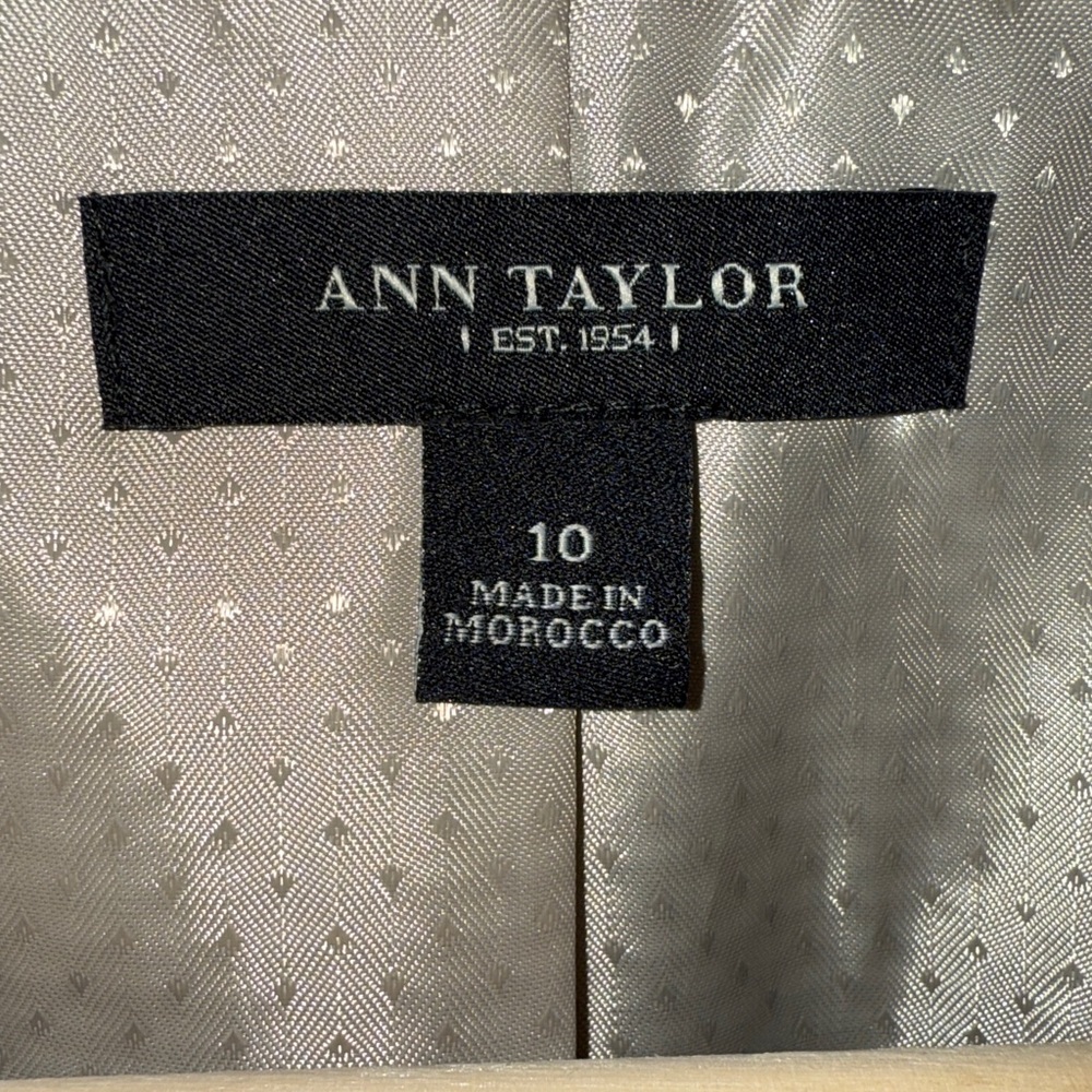 Ann Taylor Cropped Grey Blazer Size 10 Work Business Interview Professional - Picture 2 of 6